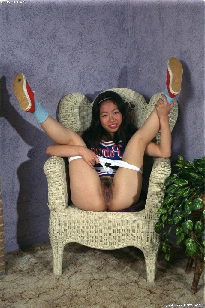 16P Asian amateur Ivy shedding cheerleader uniform for hairy cunt exposure