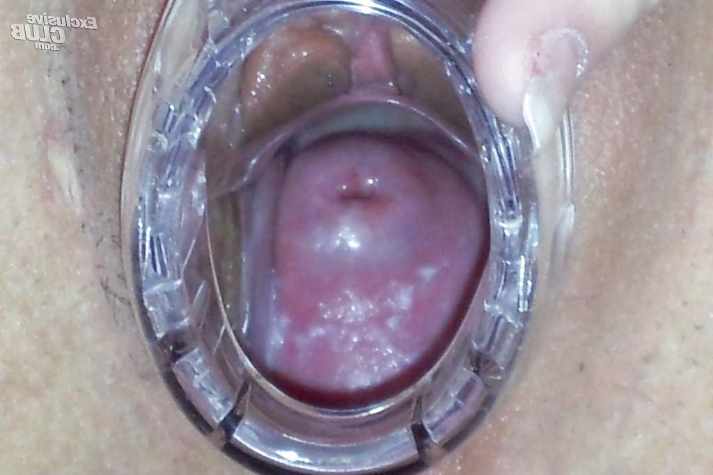 14P Naked sweetie exposing her inviting pussy in close up and pissing