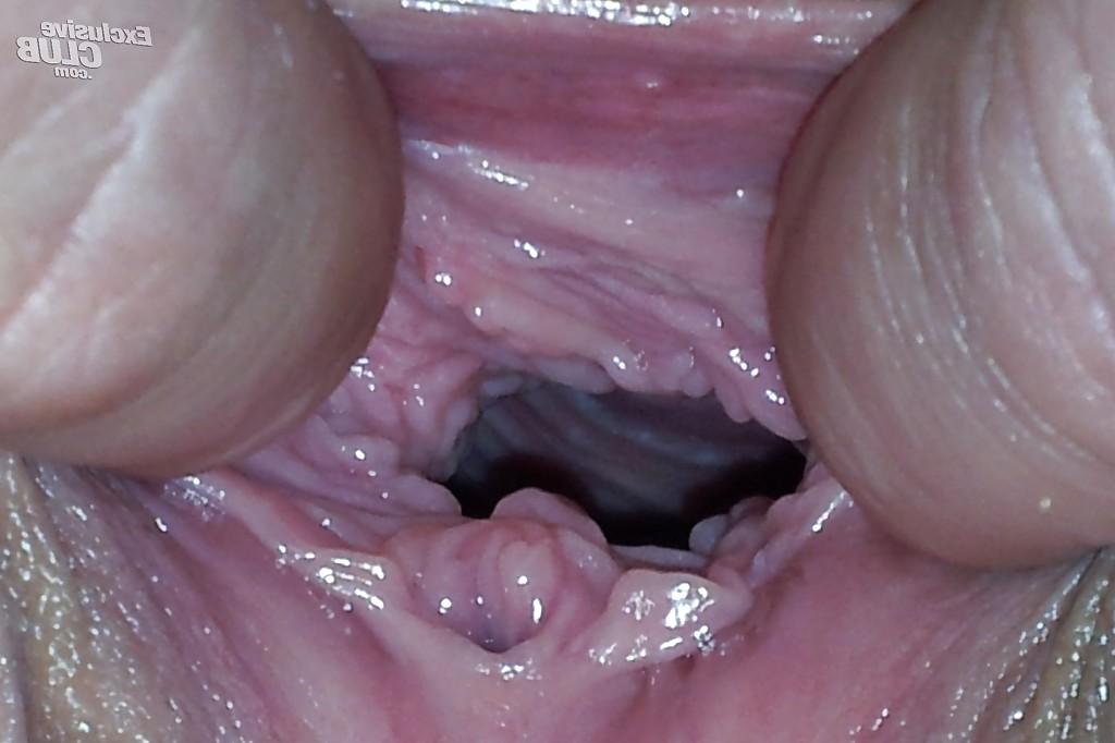 14P Naked sweetie exposing her inviting pussy in close up and pissing