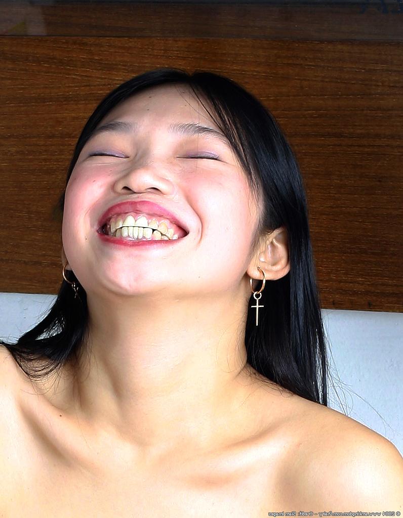 16P With a big piece of produce amateur Asian Diep stroked her hairy pussy