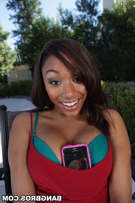 16P Dazzling black girl Bella Morietti stripping off skirt and bikini