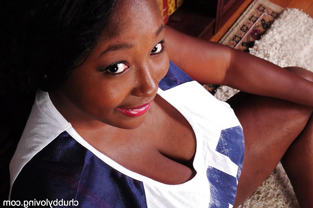 16P Ebony mature with big tits Marie is showing off in a lingerie