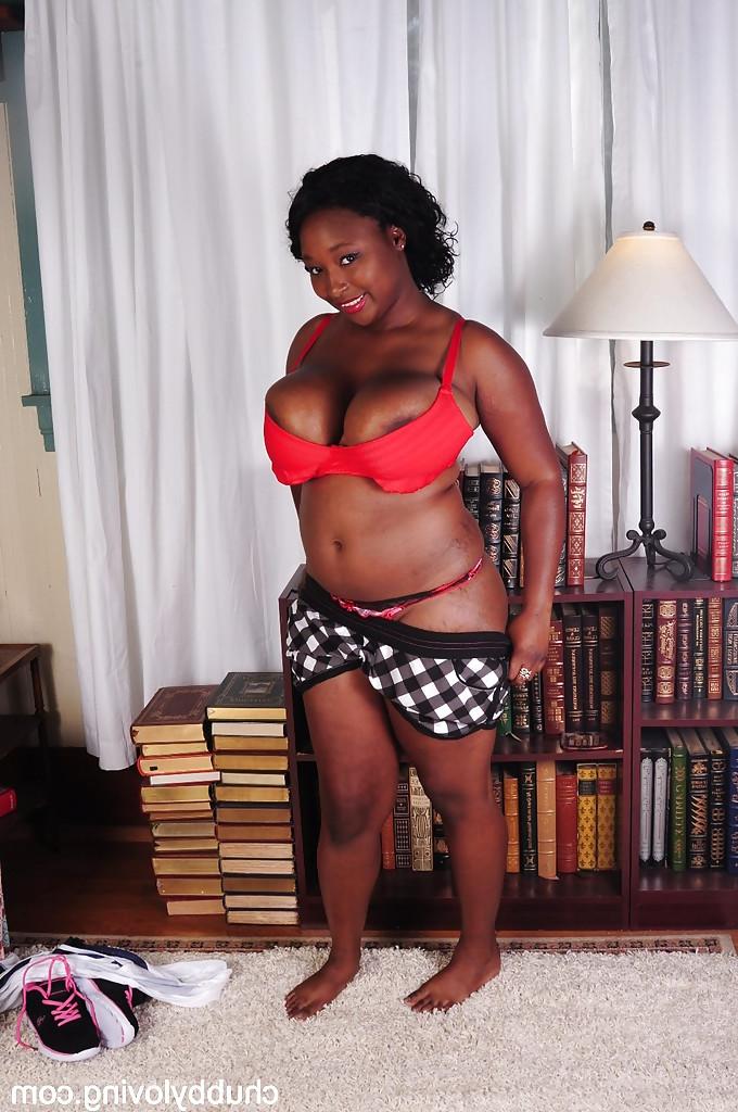 16P Ebony mature with big tits Marie is showing off in a lingerie