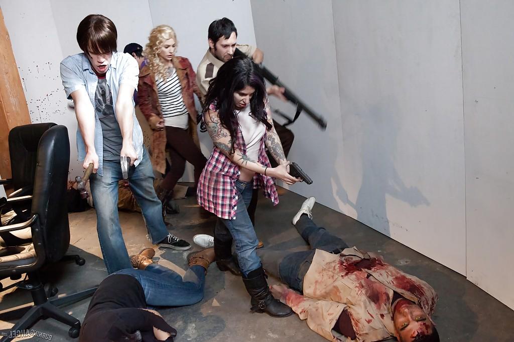 16P Tattooed hotties get fucked hard in the official Walking Dead parody