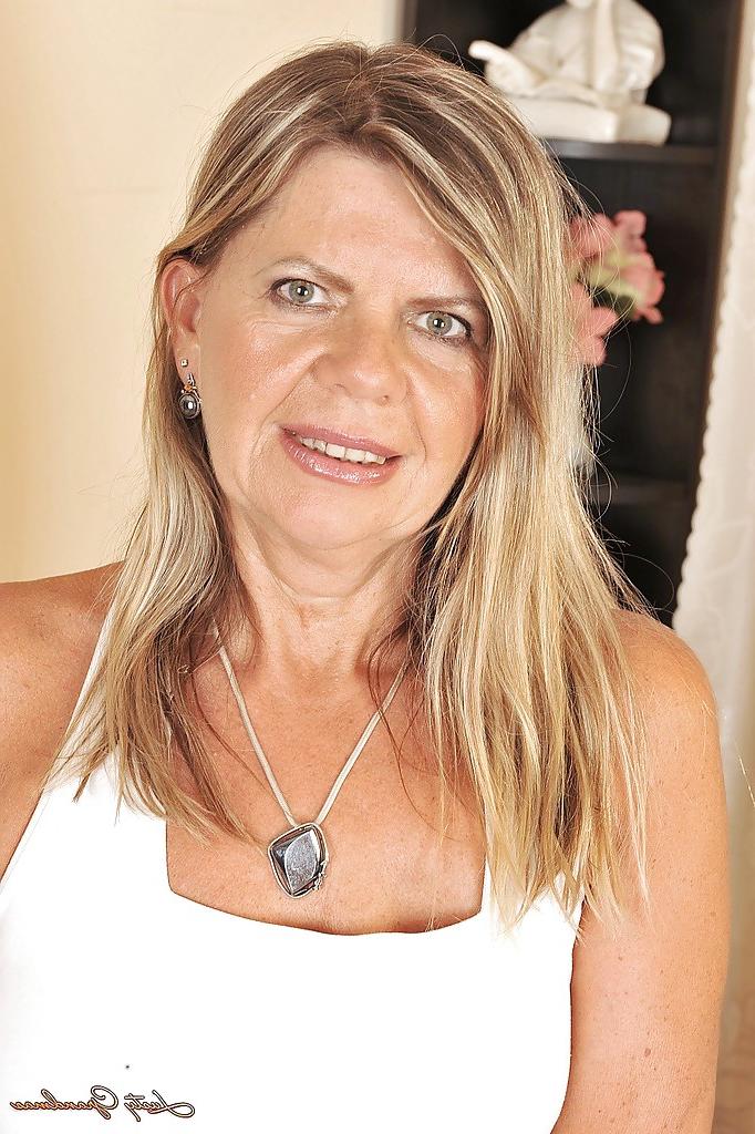 16P Filthy granny taking off her clothes and posing naked on the sofa