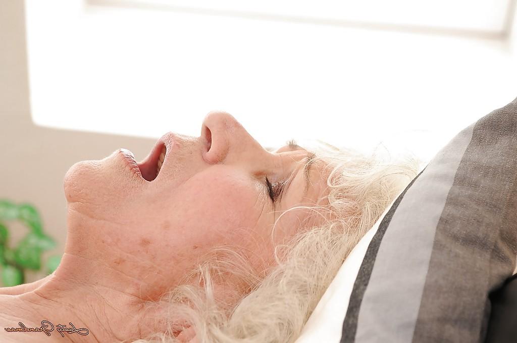 16P Jizz-starving granny in stockings gives head and gets shagged hardcore