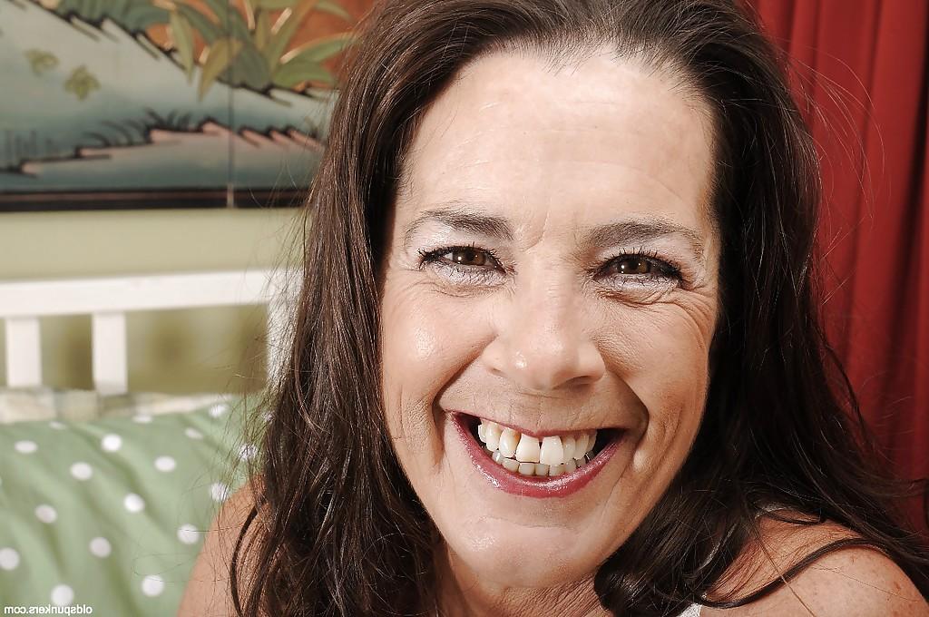 16P Brunette granny Tia takes part in an undressing scene, showing her tits