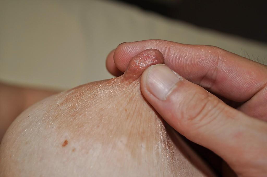 16P Asian lady Yumi Ohno has some nipples tweaking and pussy fingering fun