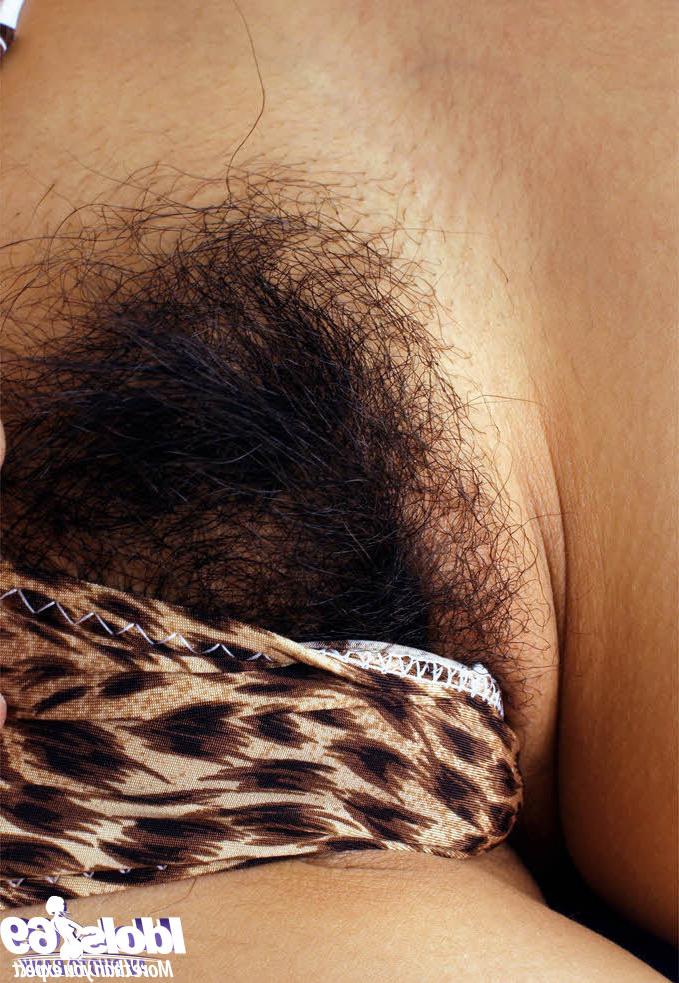 16P Lovely asian babe with hairy pussy slipping off her underwear