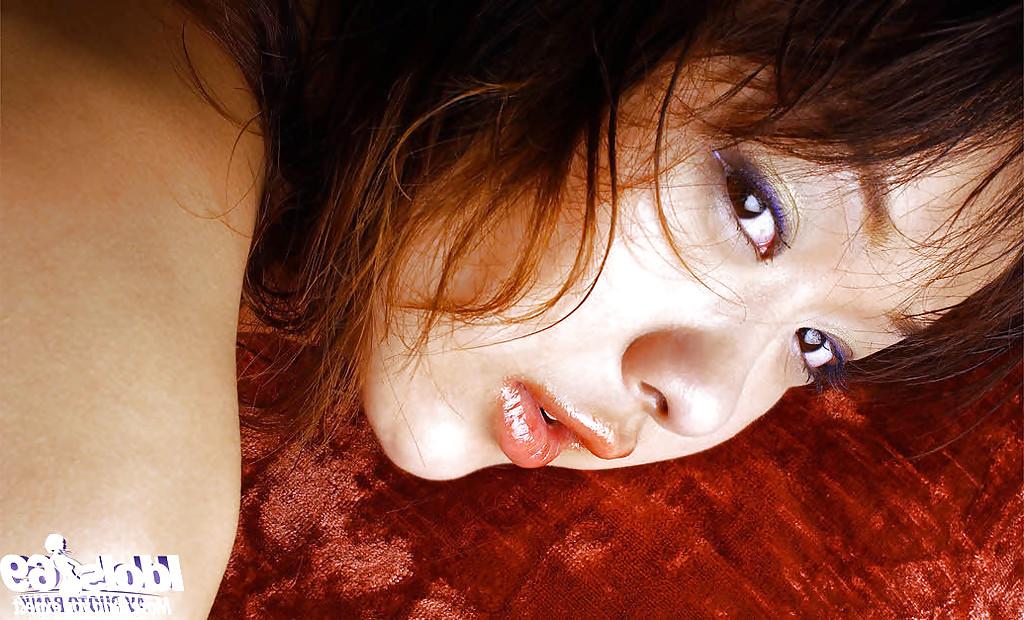 16P Lovely asian babe with hairy pussy slipping off her underwear