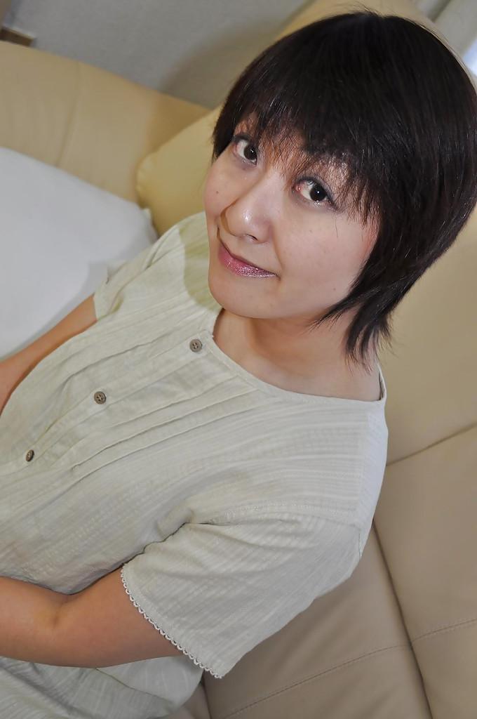 16P Chubby asian MILF Masae Shimatani undressing and playing with herself