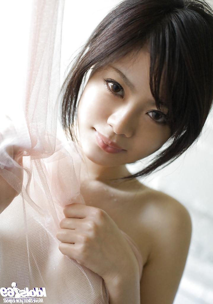 15P Cute asian babe China Yuki showcasing her seductive curves in the bath