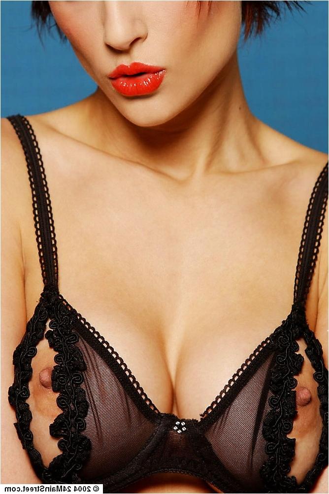 14P Close up posing scene from a gorgeous pornstar babe Gavina Head