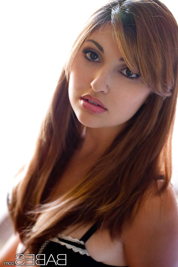 16P Sympathetic babe Natasha gives us cool close up angles of her cunt
