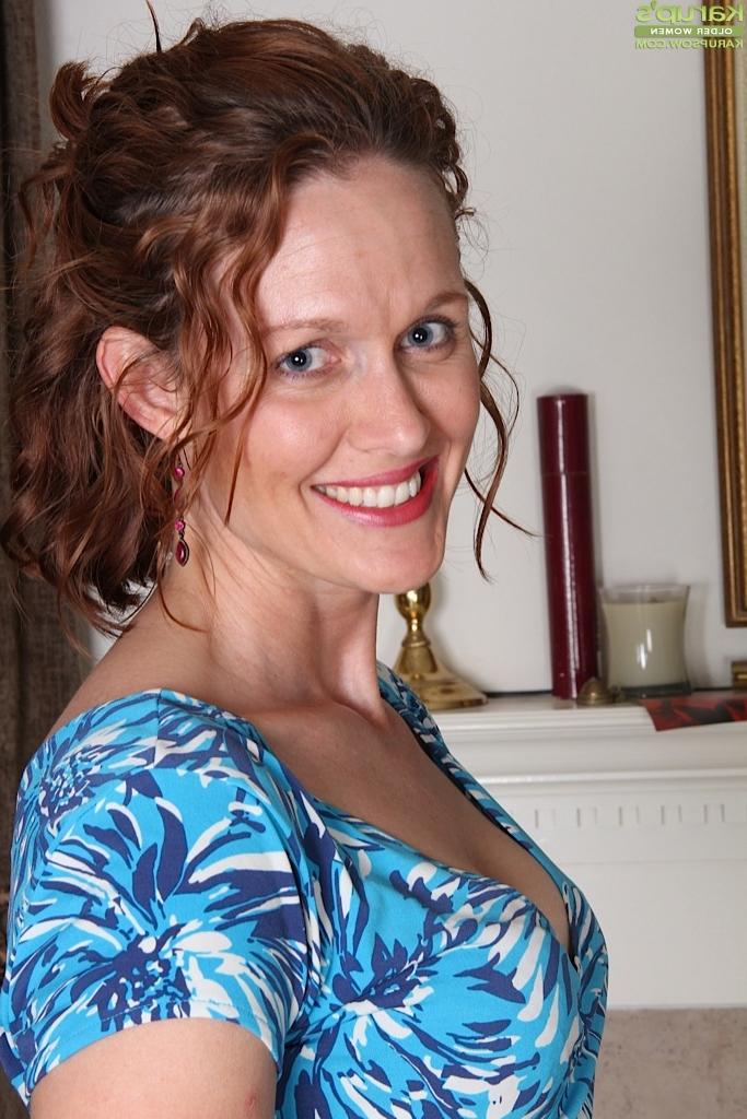 16P Clothed mature dame Ajia Simpson undressing for spreading of pussy
