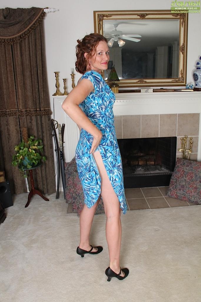 16P Clothed mature dame Ajia Simpson undressing for spreading of pussy