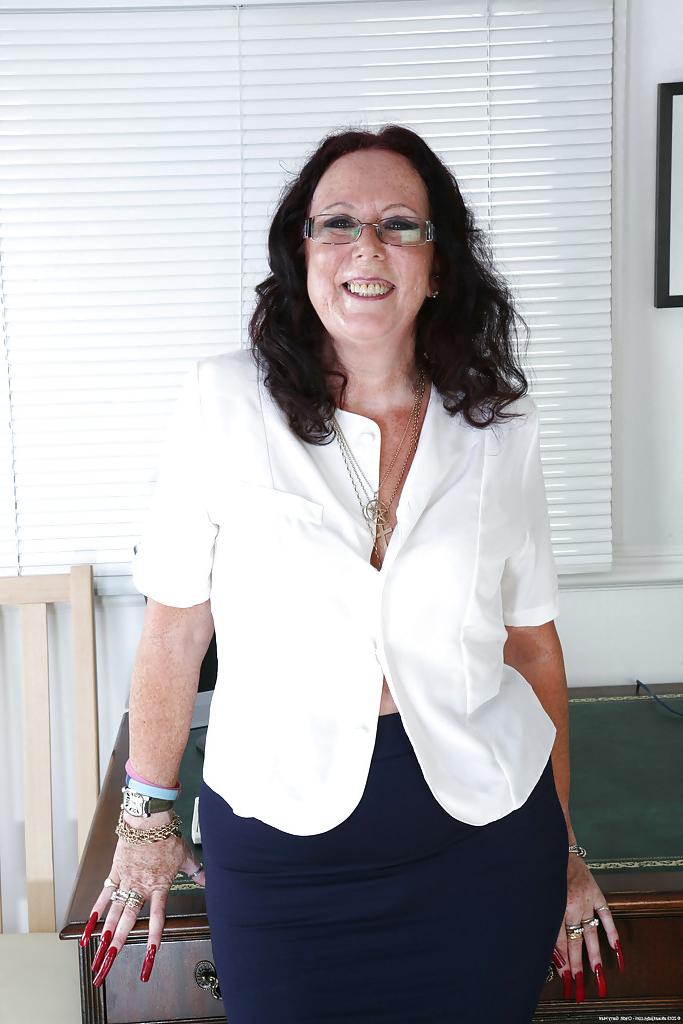 16P Mature secretary Zadi in sexy glasses and stockings becomes wild alone