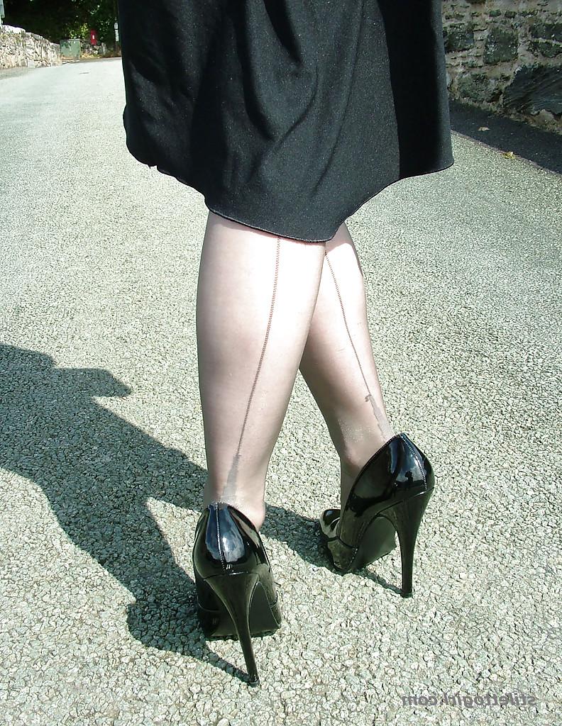 16P Clothed redhead Miranda is revealing her sexy ass in her backyard