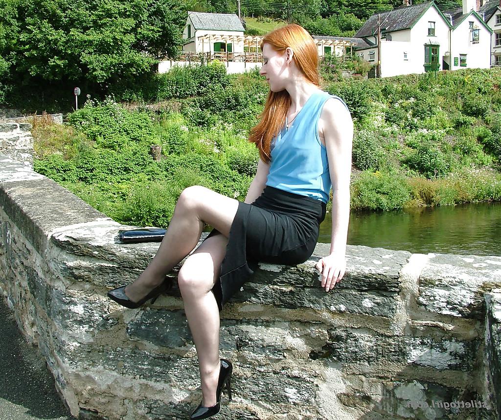 16P Clothed redhead Miranda is revealing her sexy ass in her backyard