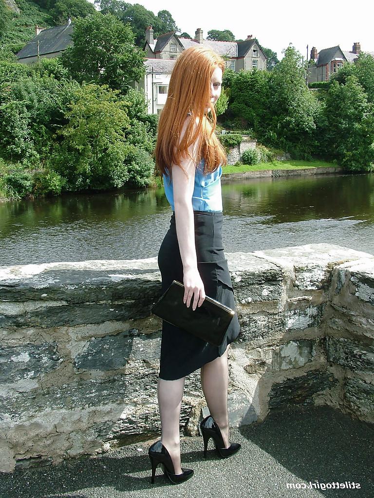 16P Clothed redhead Miranda is revealing her sexy ass in her backyard