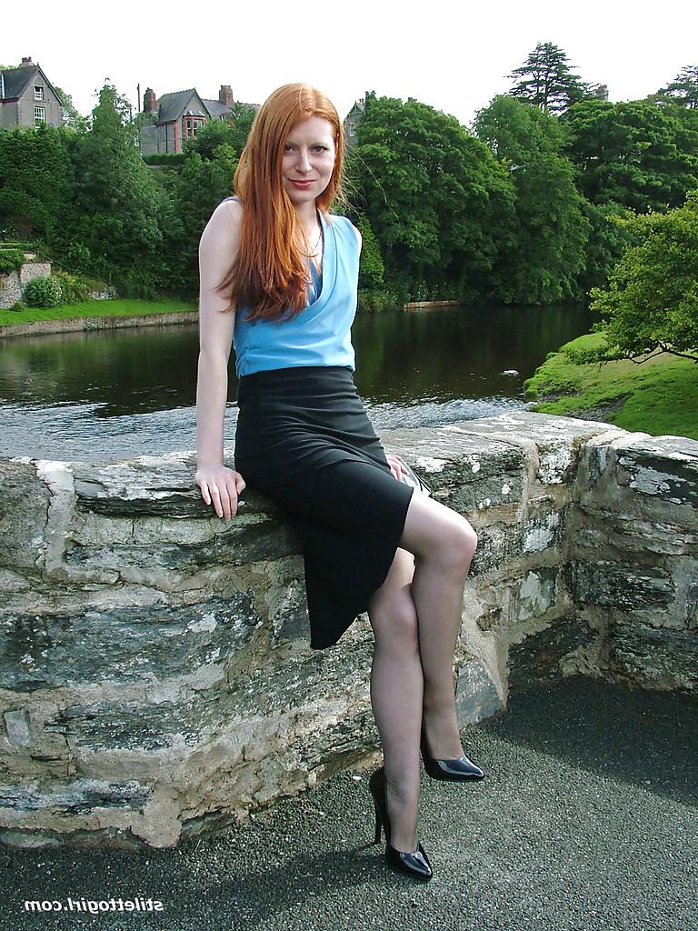 16P Clothed redhead Miranda is revealing her sexy ass in her backyard