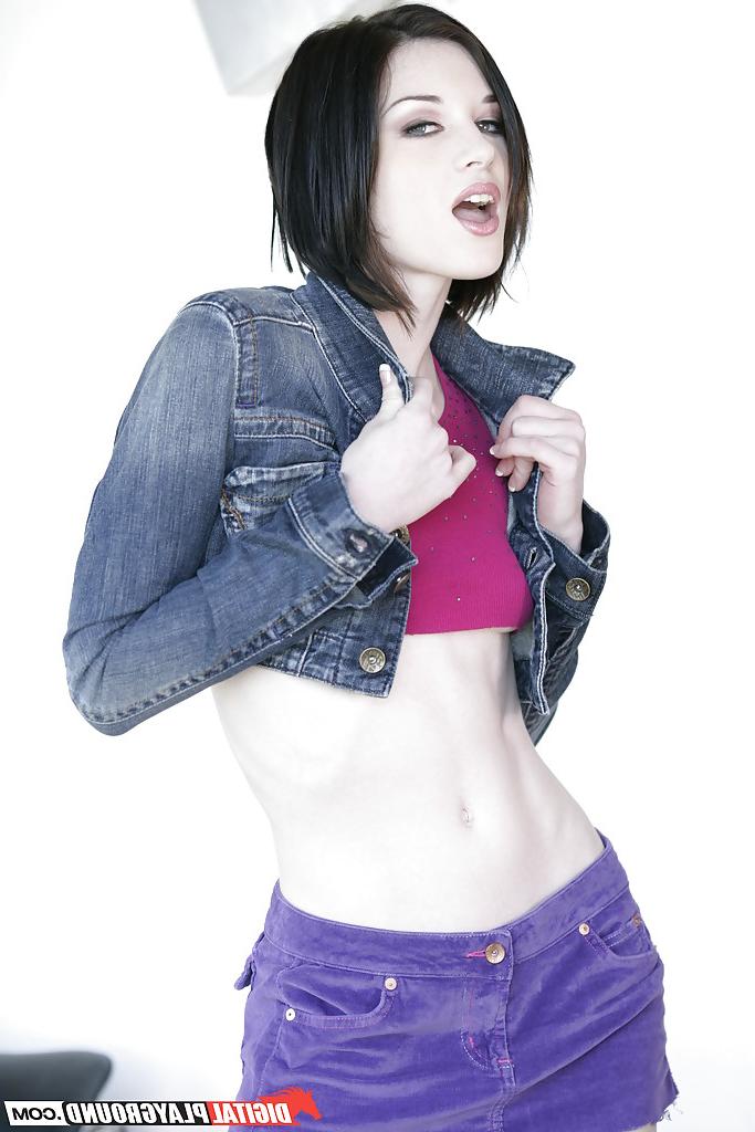 16P Clothed babe poses and lifts up her shirt to show off her natural tits