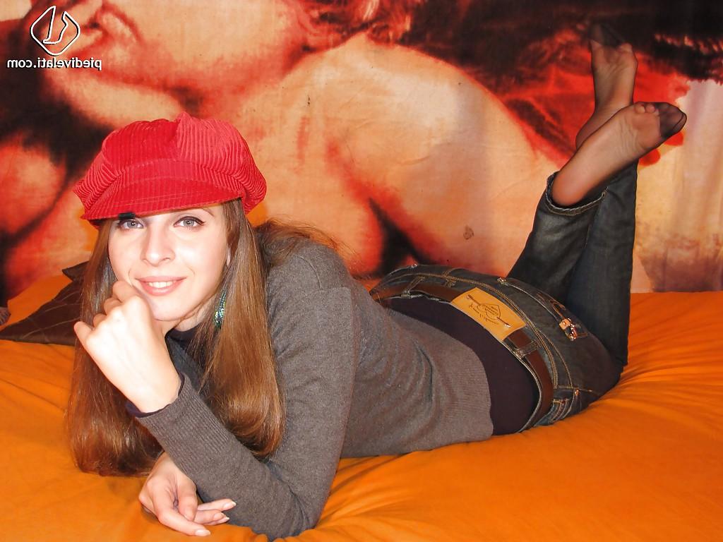 16P Pantyhose loving babe Eleonora is so stunning in these photos