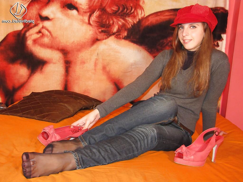 16P Pantyhose loving babe Eleonora is so stunning in these photos