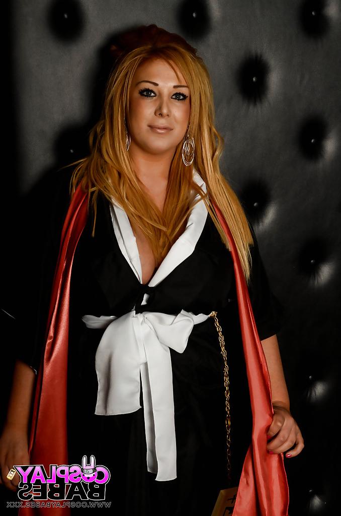 16P Amazing big tits on this non nude blonde Milf that's fully clothed