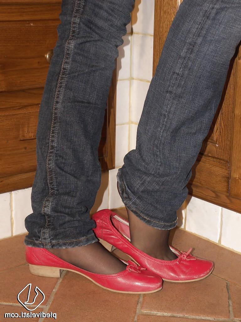 16P Cute teen brunette Giorgia loves to show her sexy feet in pantyhose