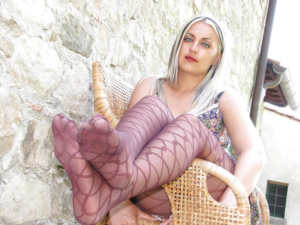 16P Marlene loves to wear some sexy pantyhose on these hot feet