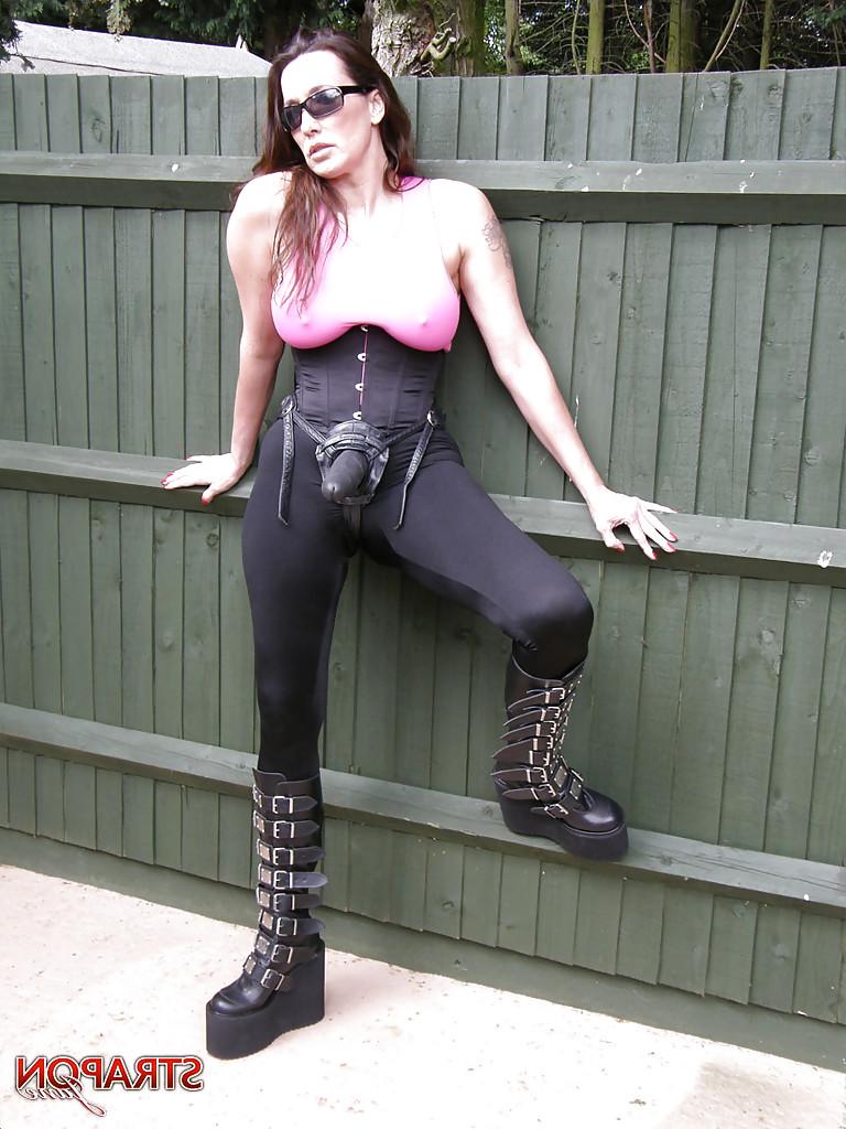 16P Big-titted babe Jane stripping with a huge strapon at the backyard