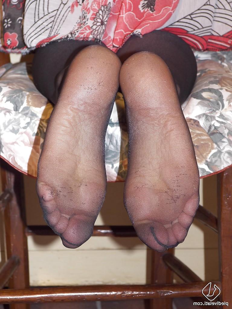 16P Amazing brunette babe with sexy feet Aida looks just magnificent