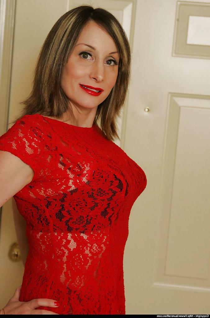 12P Seductive mature babe in stockings lowering her panties and pissing