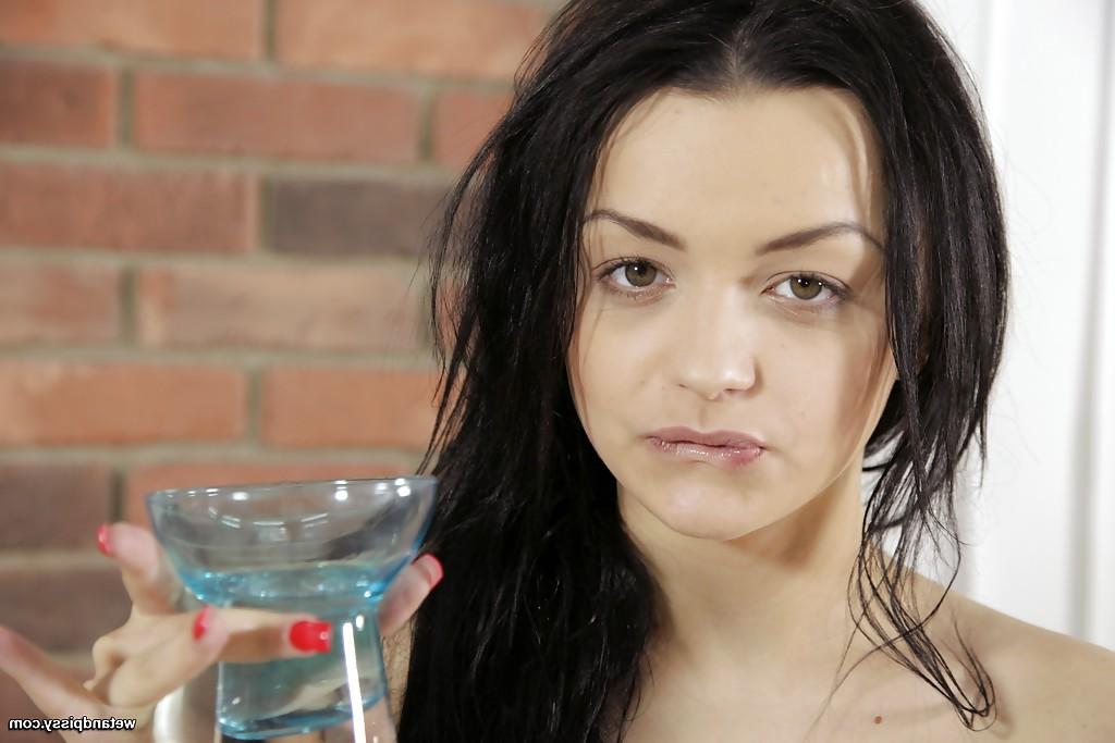 16P Dark haired fetish enthusiast spreading shaved pussy before peeing in glass