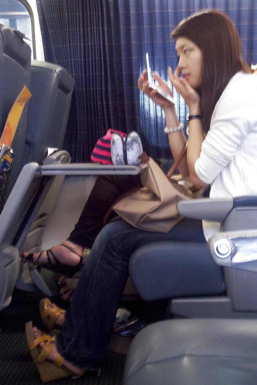 5P Train Girl Applying Make Up Asian