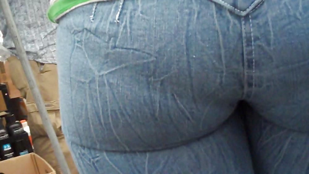 25P Tight ass & butt in jeans outlining panties so fine