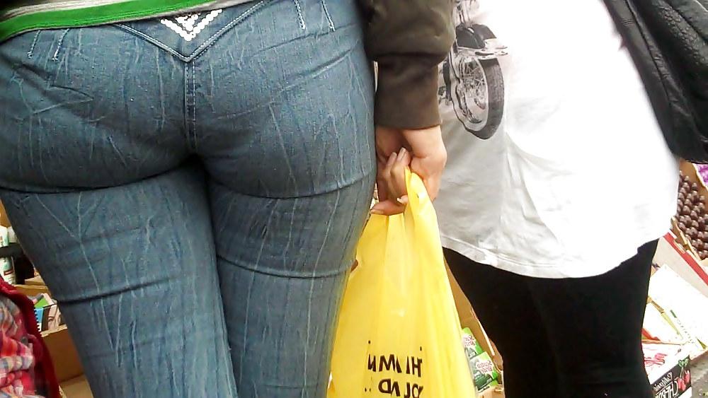 25P Tight ass & butt in jeans outlining panties so fine