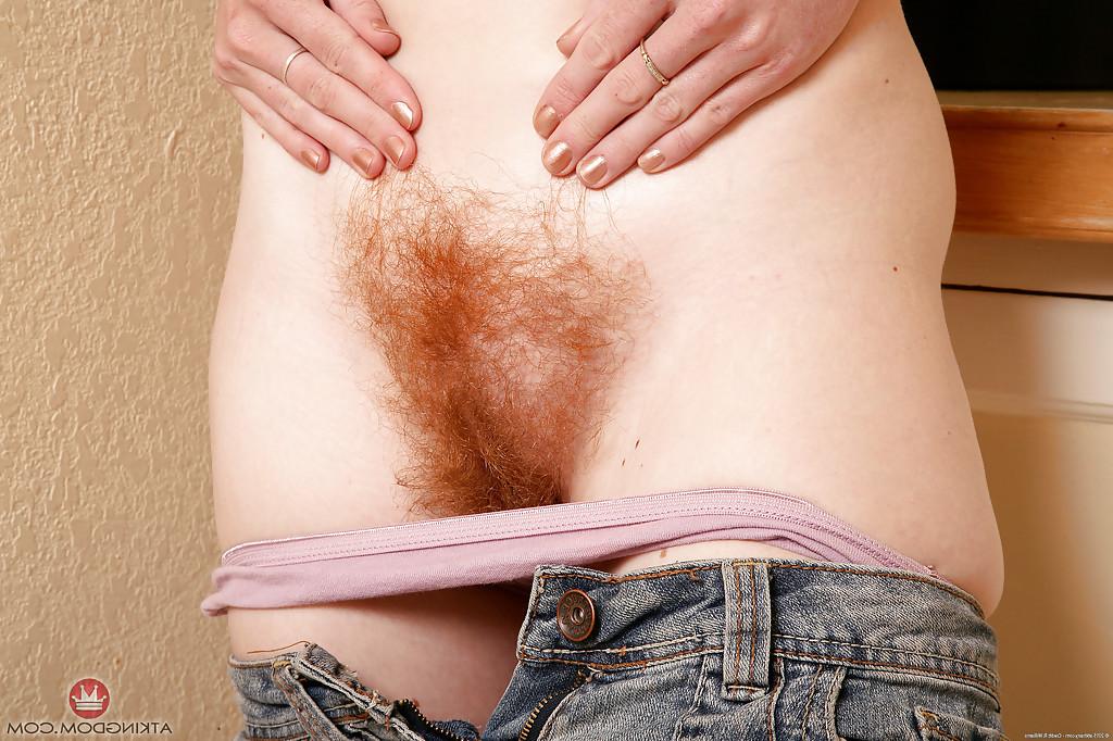 16P All natural teenager Ana Molly baring hairy underarms and pussy