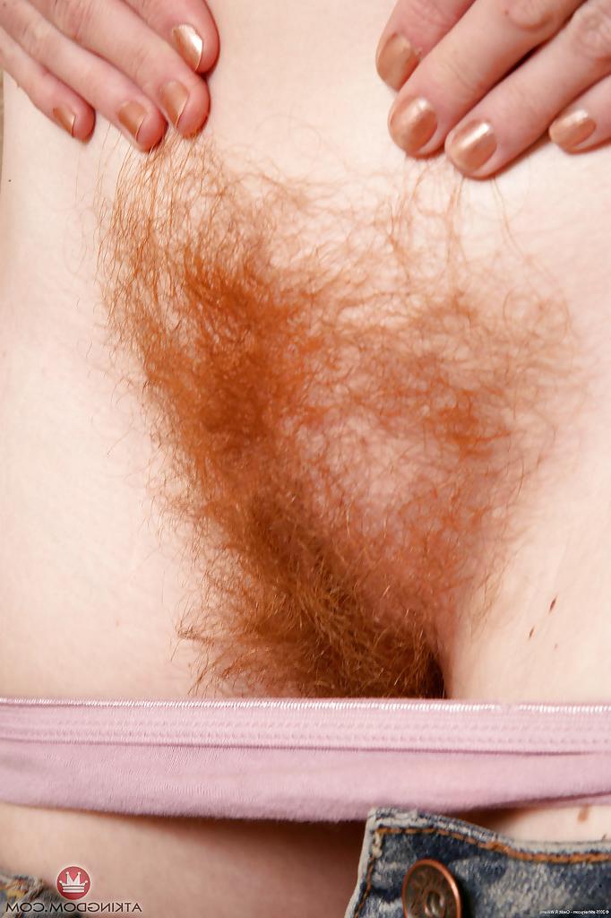 16P All natural teenager Ana Molly baring hairy underarms and pussy