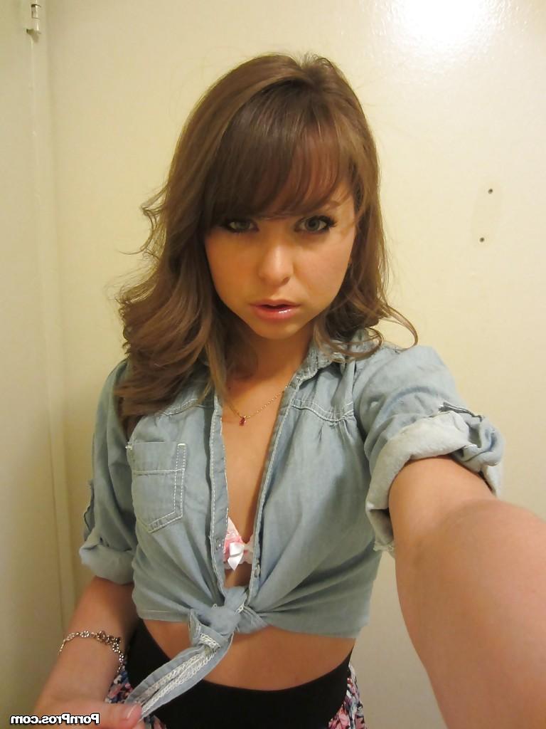 16P Clothed teen Riley Reid does some sexy self shots while in a toilet