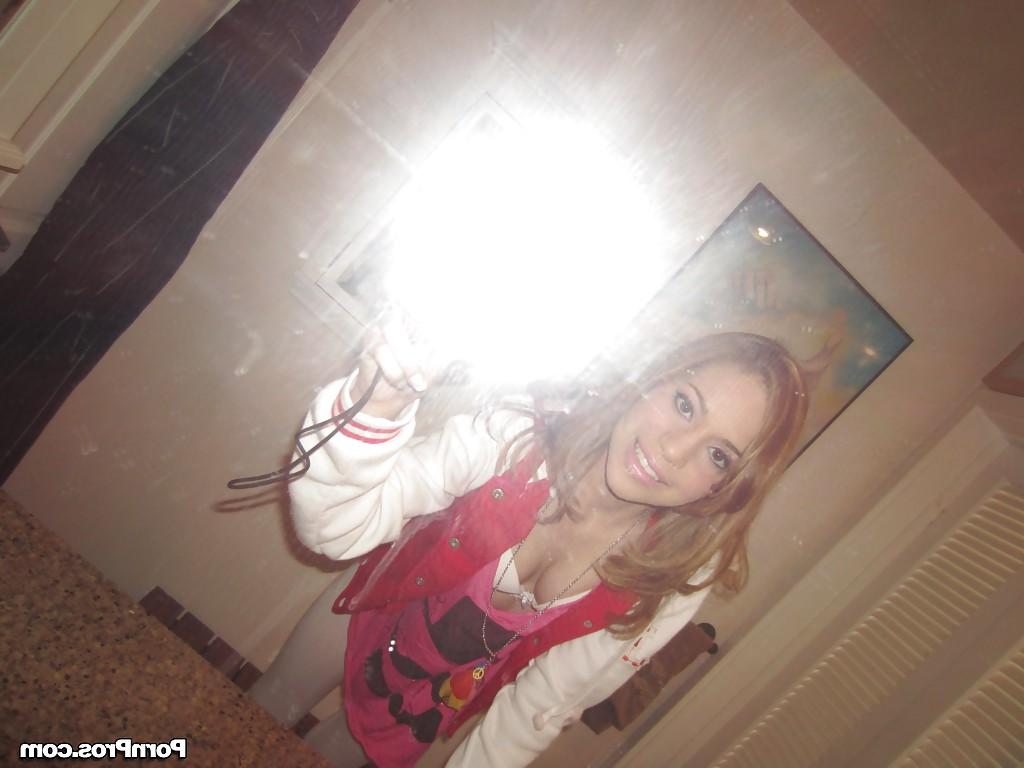 16P Clothed Latina babe Mae Olson does self shots in yoga pants