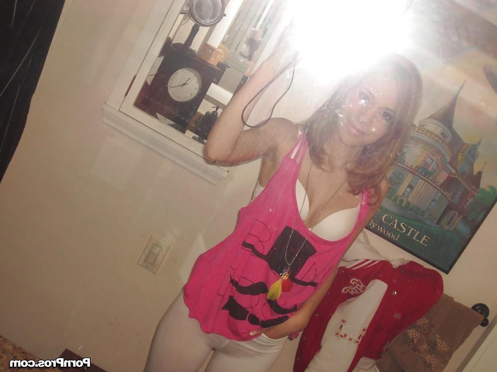16P Clothed Latina babe Mae Olson does self shots in yoga pants