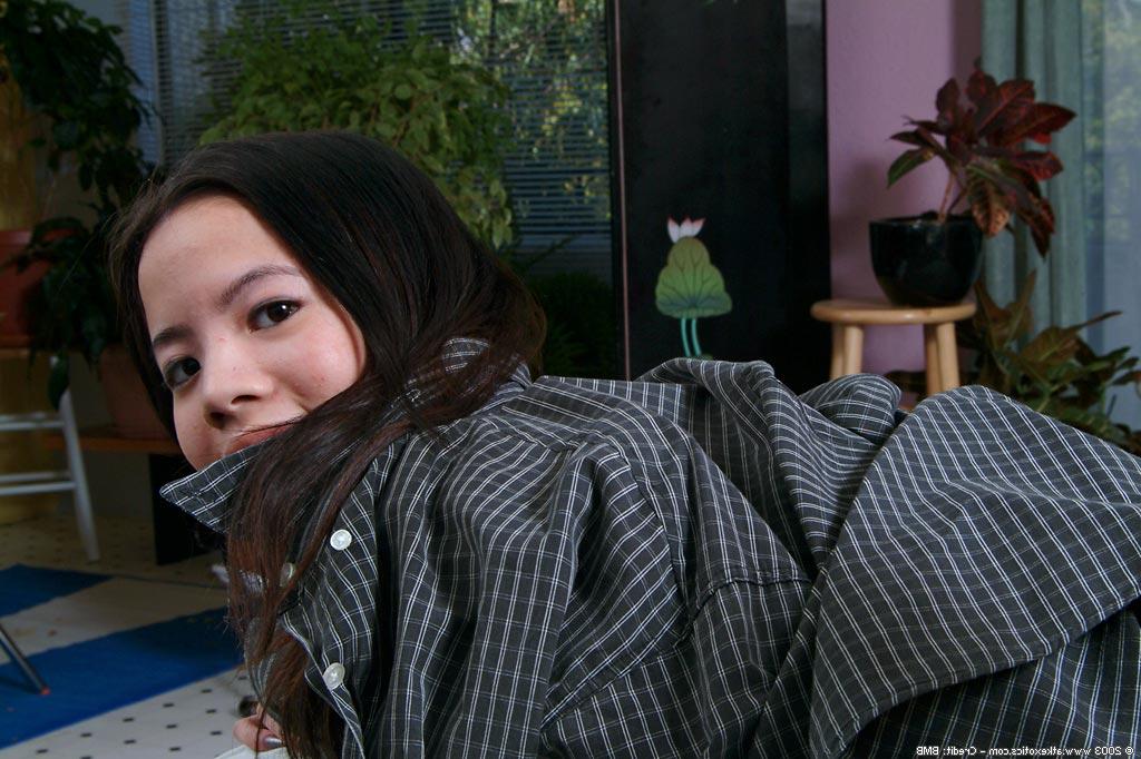 16P Asian sweetie Litta sliding tan pantyhose aside to reveal first timer pussy