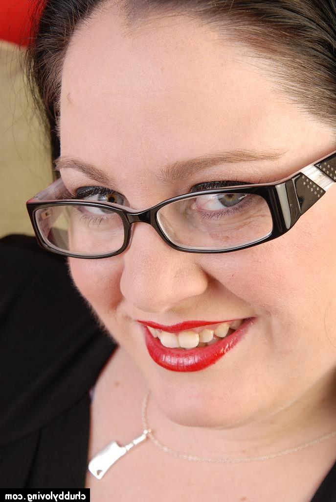 16P Very fat mature in glasses Glory-Foxxx takes off her black dress