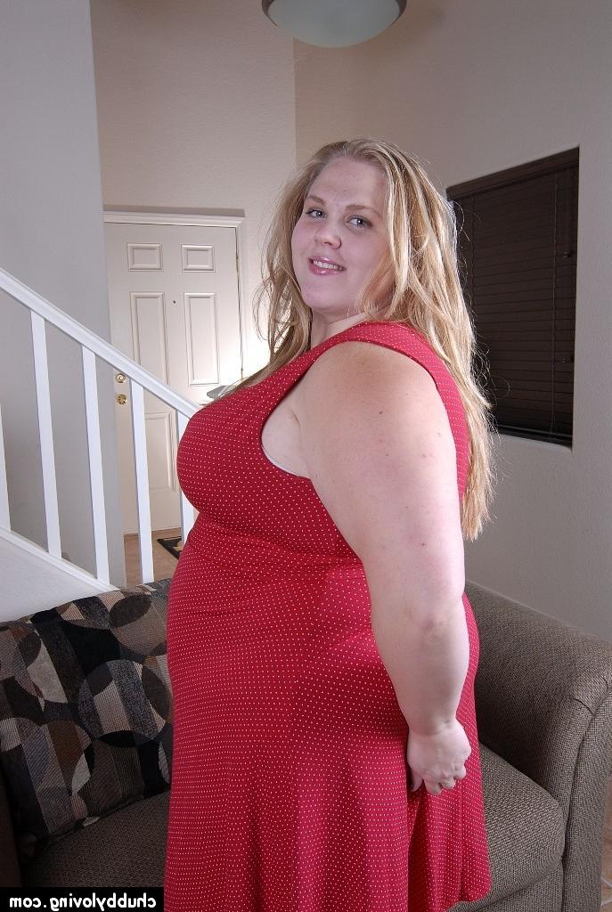16P Blond SSBBW Christina undresses and flashes bald cunt and massive tits