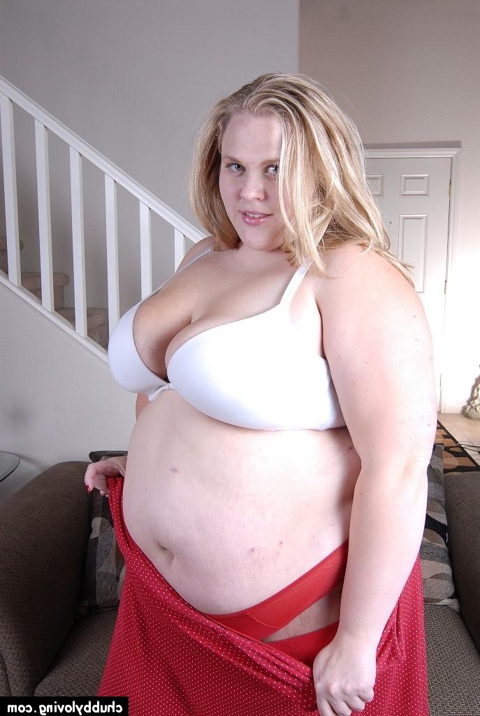16P Blond SSBBW Christina undresses and flashes bald cunt and massive tits