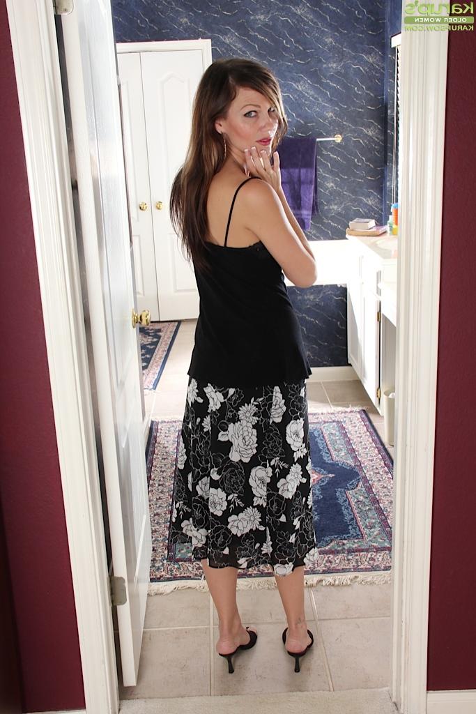 16P Clothed milf Amy Johnson is taking off her sexy dress on camera