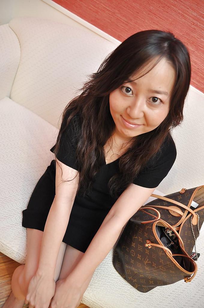 16P Nasty big ass asian brunette milf Kanako showing that ass and her body