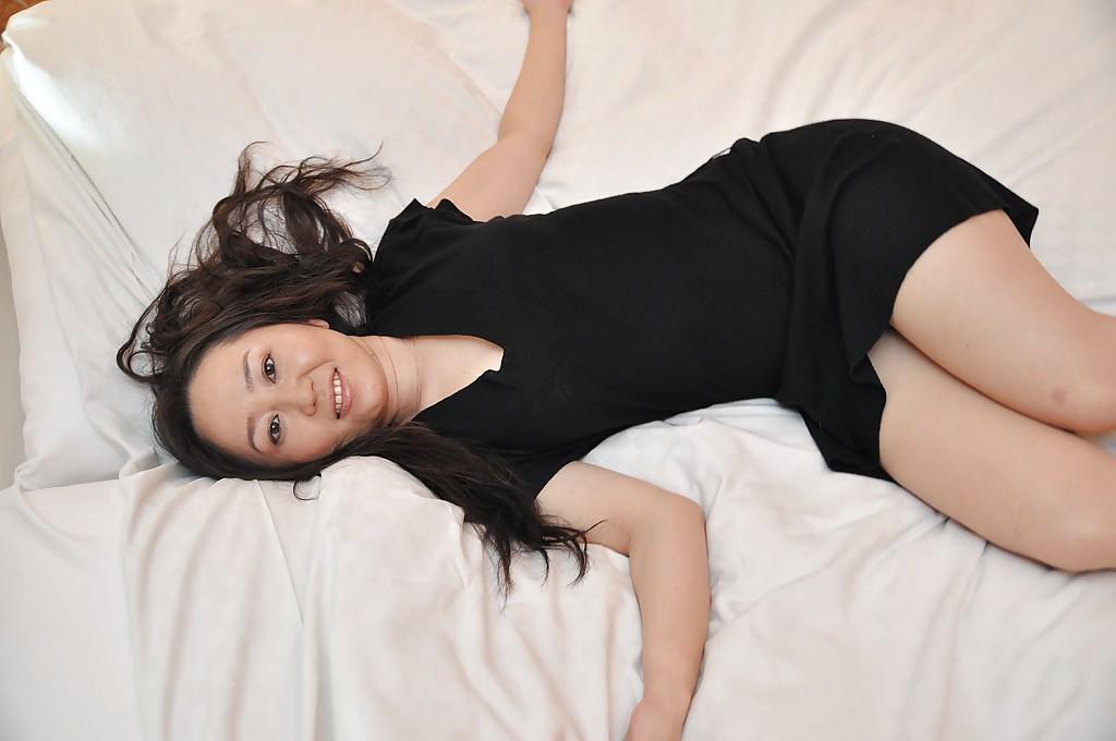 16P Nasty big ass asian brunette milf Kanako showing that ass and her body
